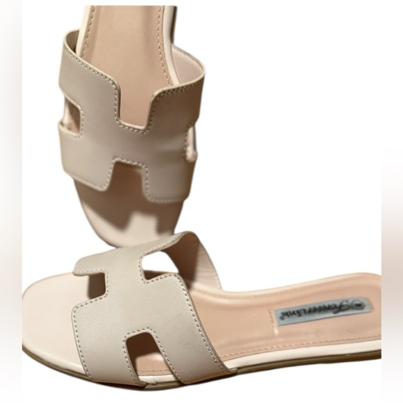 Forever Link Shoes - Forever Link Cream H-Cutout Slide Sandals | Size 8